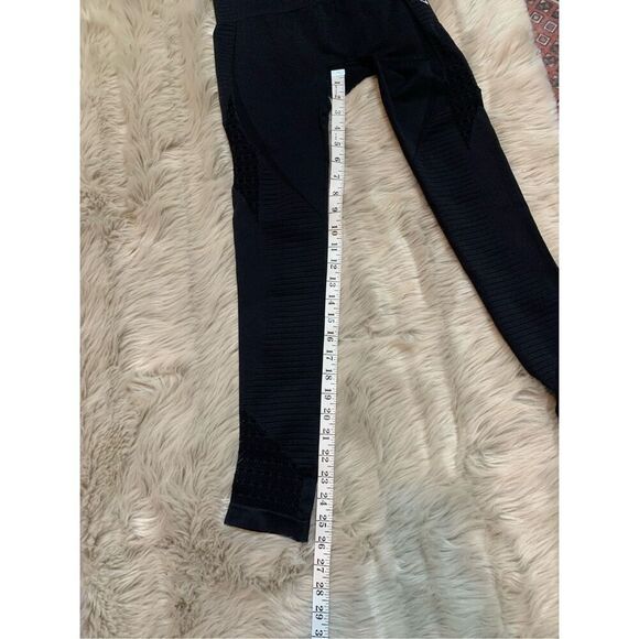 Gymshark Women's Perforated Performance Seamless Leggings Black Size XS - Picture 10 of 10